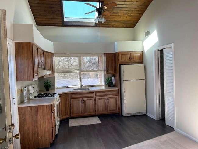 Building Photo - 820 Rhine Blvd