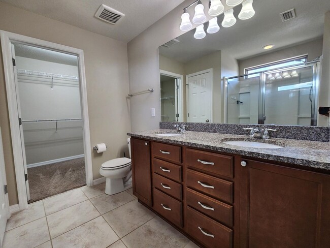 Building Photo - Gorgeous 4-Bedroom, 2.5-Bathroom Home in R...