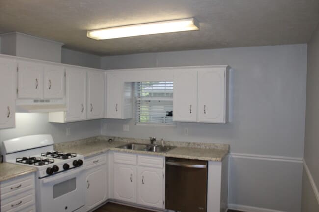 Building Photo - 810 S Willowick Dr