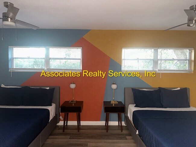 Building Photo - 3 Bed/2 Bath Spacious Home in Mason Manor! Screened Porch and Fenced Backyard!!!