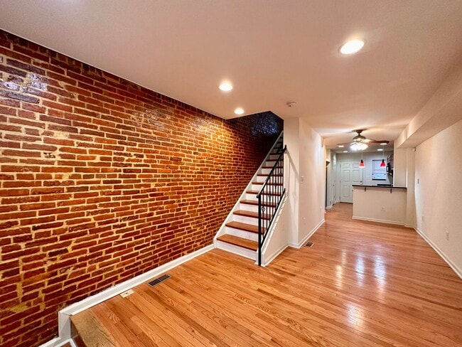 Building Photo - Charming 2 Bedroom/1.5 Bathroom Townhome in Washington Village-Pigtown!