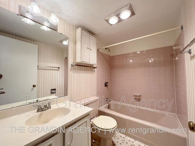 Building Photo - 5260 Crossbow Cir