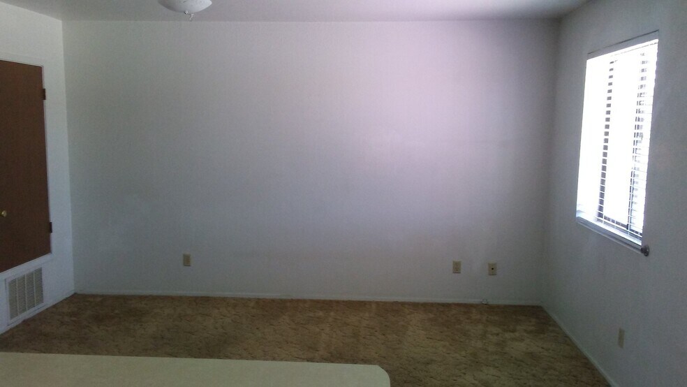 Building Photo - 402 W Morgan Ave