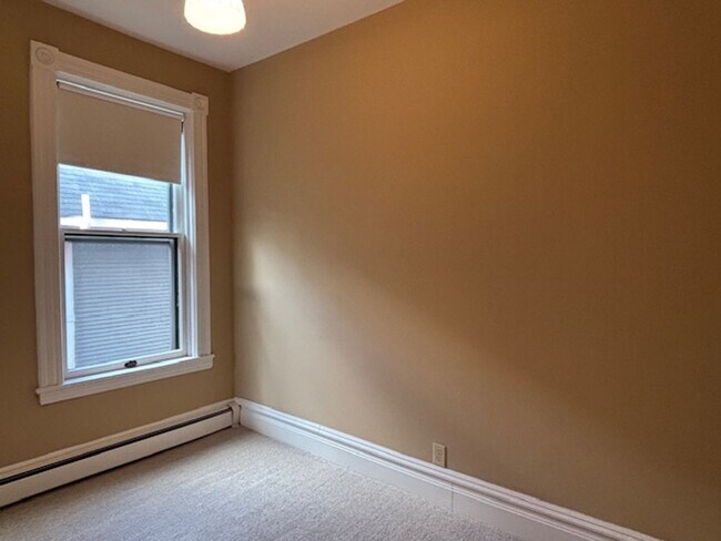 Building Photo - 462 Holly Ave