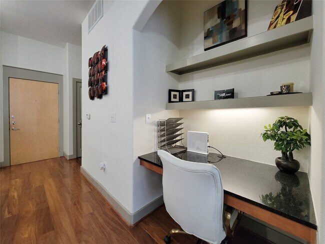 Building Photo - 1901 Post Oak Blvd