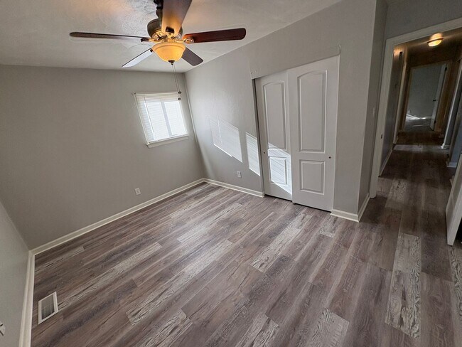 Building Photo - Beautiful updated home with new flooring and fresh paint