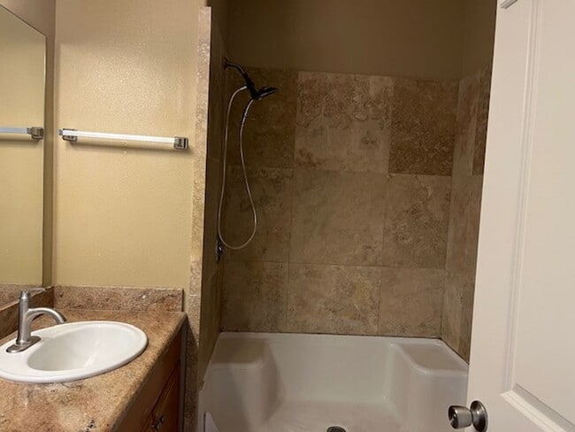 Building Photo - 73-1110 Nuuanu Pl