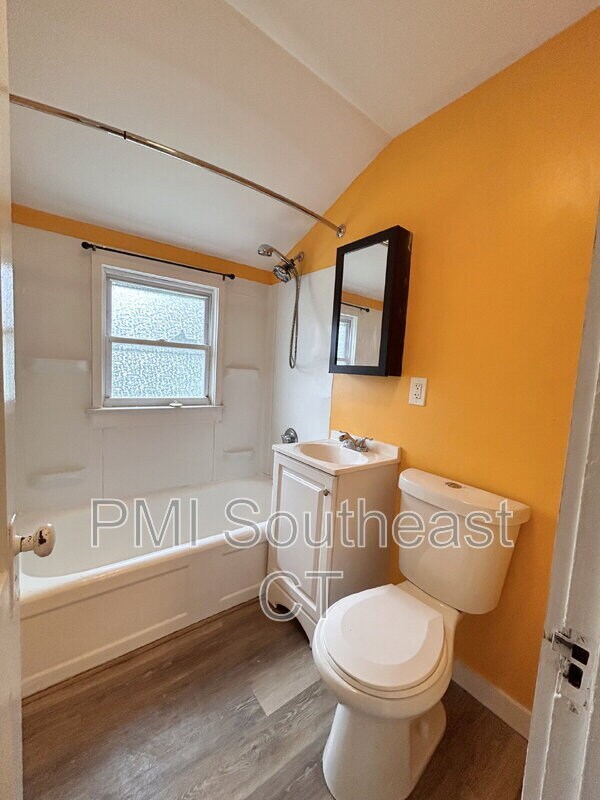 Building Photo - 60 Hawthorne Dr