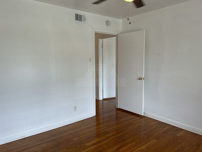 Building Photo - 2309 Sunny Ln