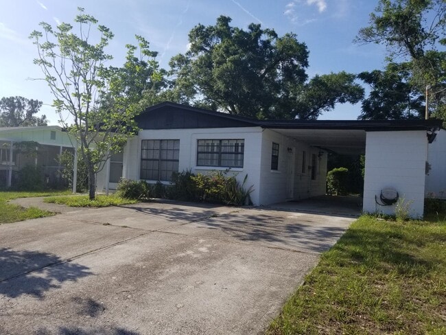 Building Photo - Charm + Plenty of Storage Space-Make this Temple Terrace House A Home!