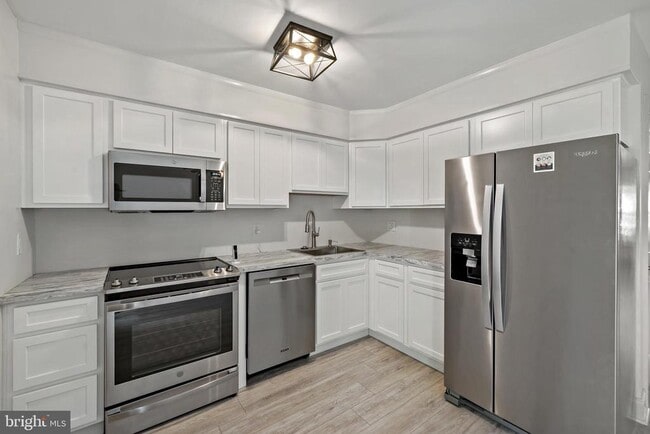 Building Photo - 172 Kenton Dr