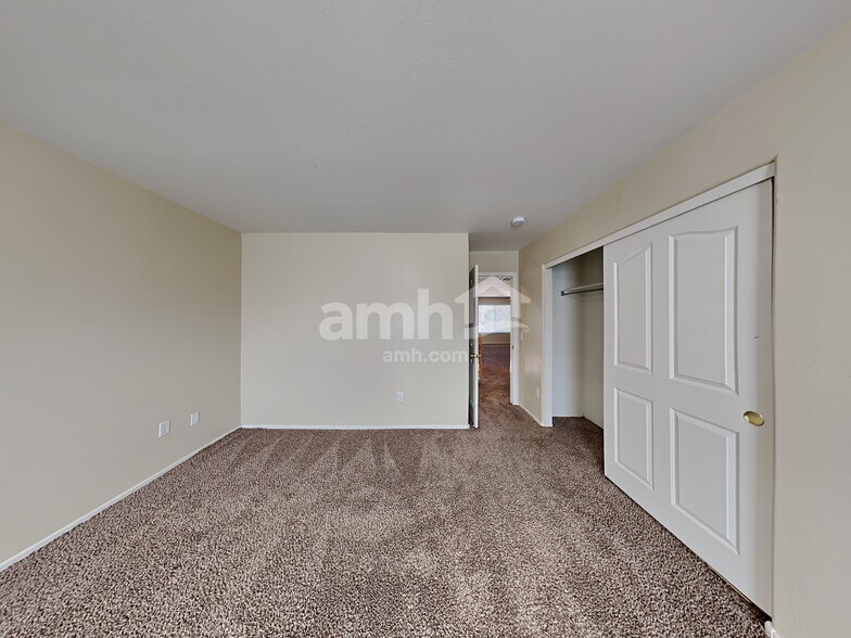 Building Photo - 6803 S 41st Ln