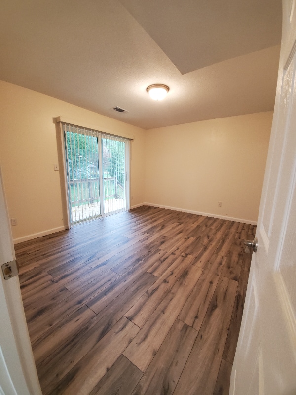 Building Photo - 2083 Maplewood Rd