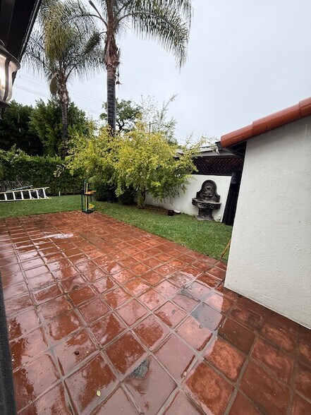 Building Photo - 4635 Cartwright Ave