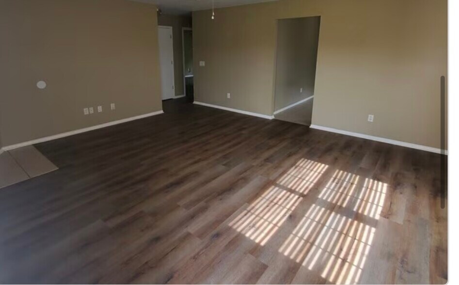 Building Photo - 4361 W La Siesta St