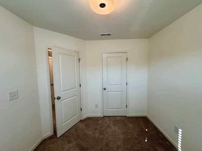 Building Photo - 3BR/2BA Townhouse in Mallard Creek