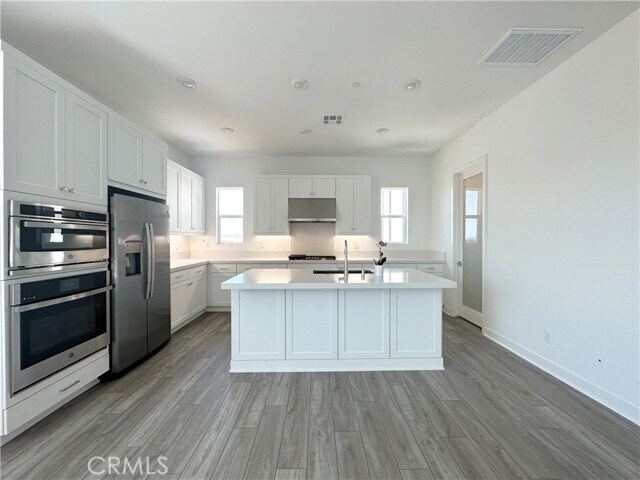 Building Photo - 322 Tank