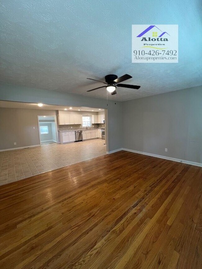 Building Photo - 3662 Golfview Rd