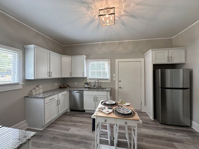 Building Photo - Beautifully Renovated 2 Bedroom 1 Bathroom...