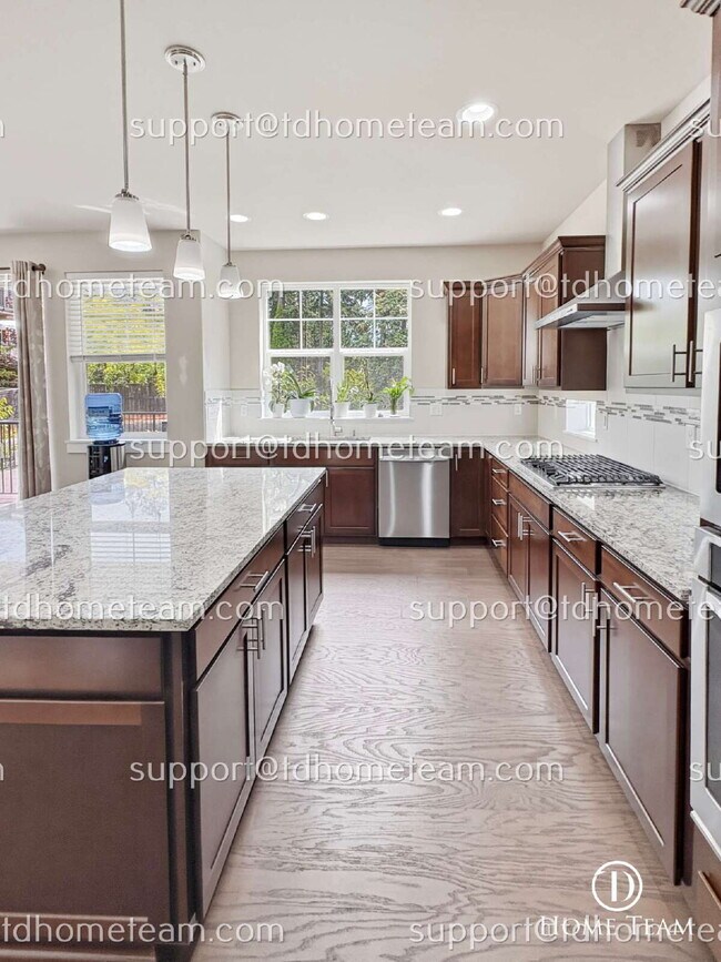 Building Photo - "Spacious 4-Bedroom Auburn Retreat with Scenic Views, Gleaming Hardwood Floors, and 3.5 Baths!"