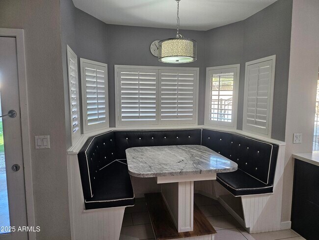 Building Photo - 6002 E Marconi Ave