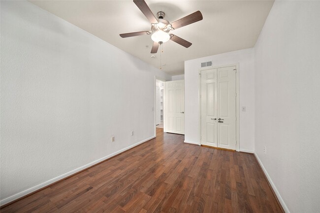 Building Photo - 7575 Kirby Dr