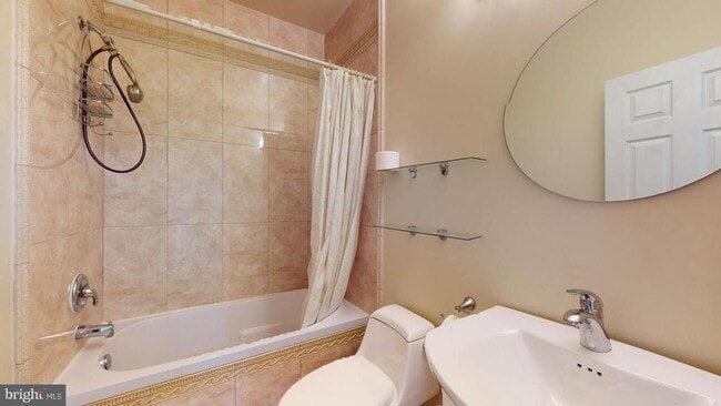 Building Photo - 615 16th St NE