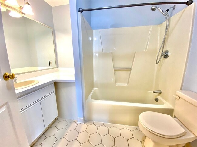 Building Photo - 90 Quincy Shore Dr