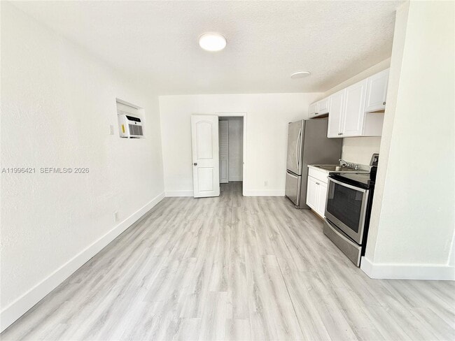 Building Photo - 5903 SW 26th Terrace