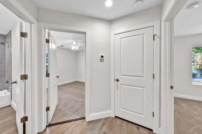 Building Photo - "Charming 3-Bed, 2-Bath Denison Home with Elegant Granite Countertops!"