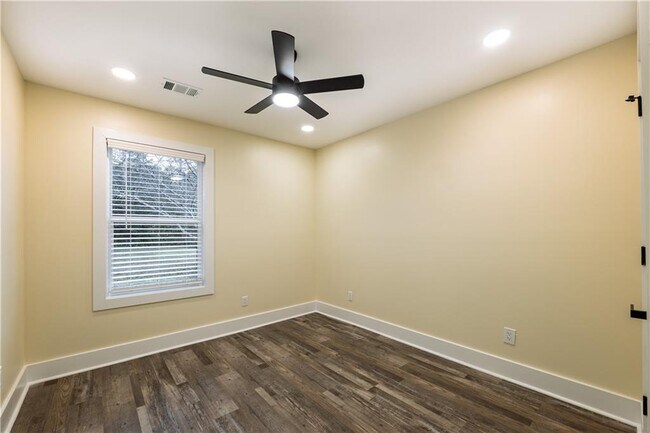 Building Photo - 42 Arnold Rd