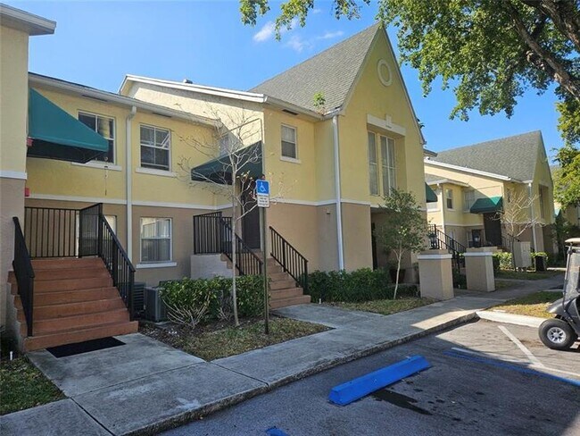 Building Photo - 2827 N Course Dr