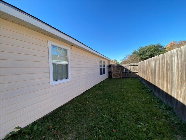 Building Photo - 311 Willowick St