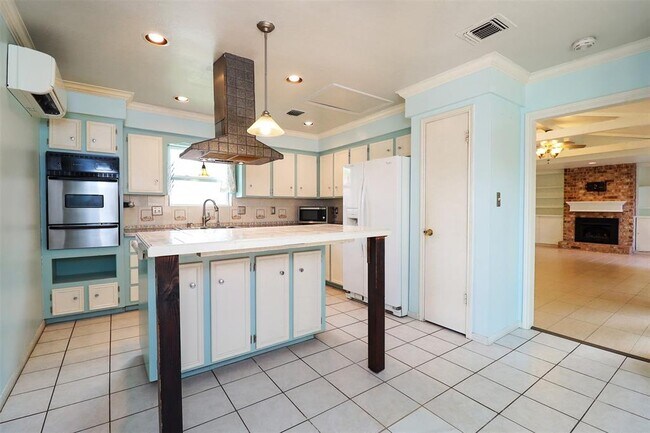 Building Photo - 14202 Ella Lee Ln