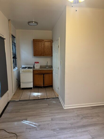 Building Photo - 126 N 49th St