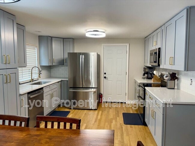 Building Photo - 128 Thurston St