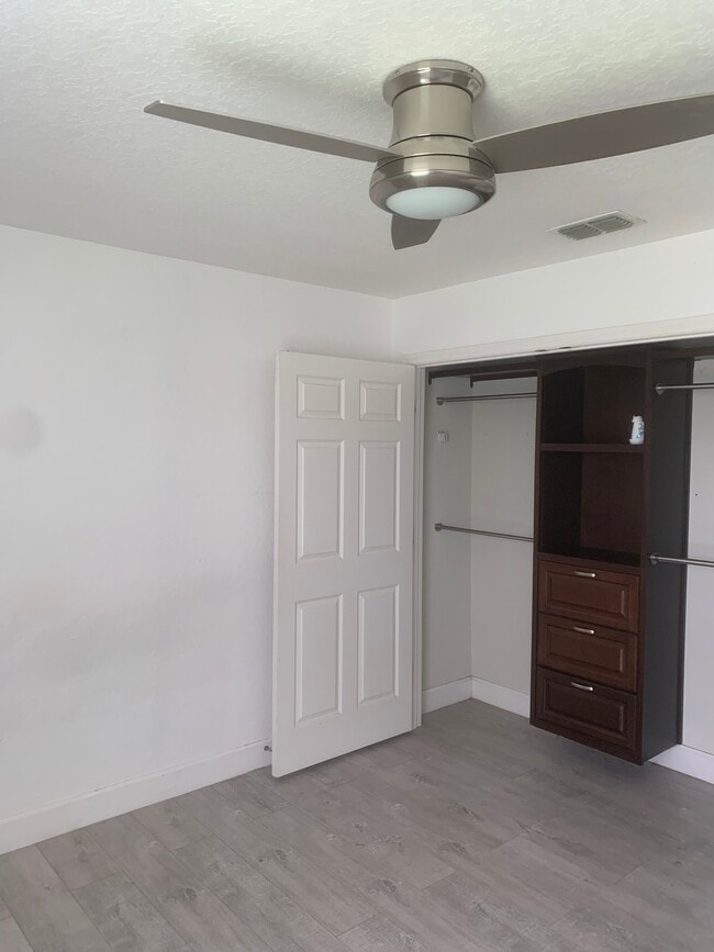 Building Photo - 2812 Plymouth PIace