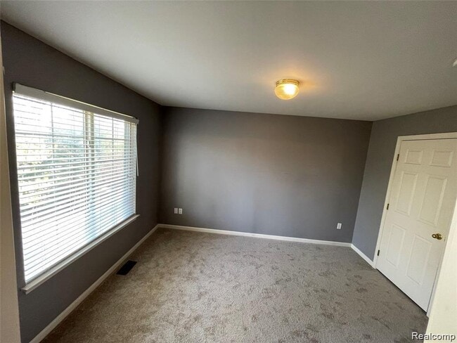 Building Photo - 8767 Hardwood Dr