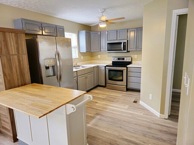 Building Photo - 110 Wakeman Ln