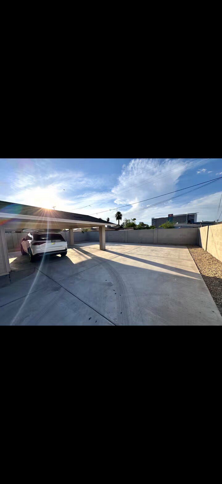 Building Photo - 1844 E Sheridan St