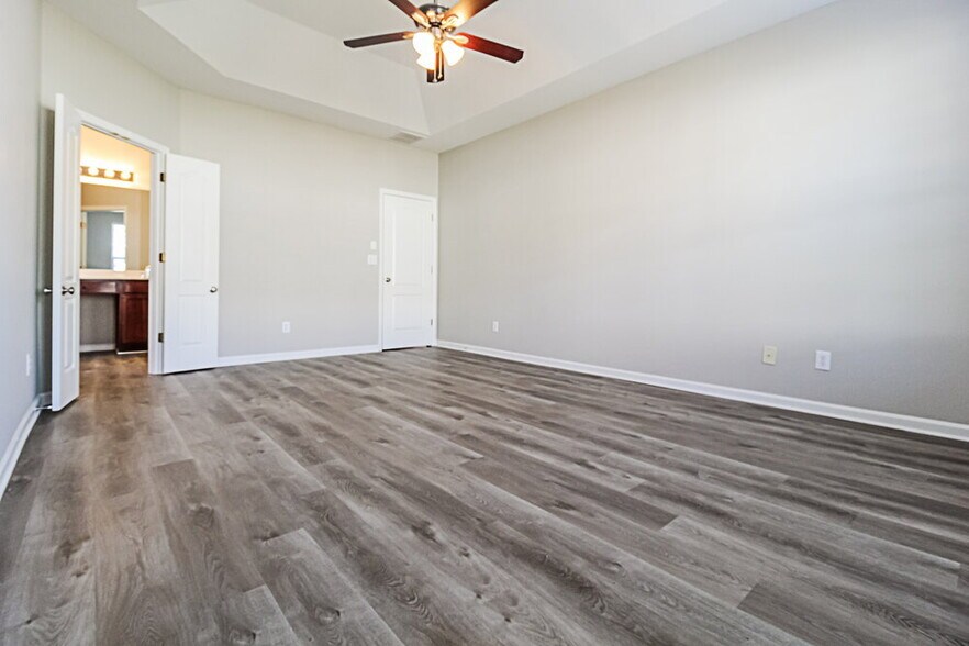 Building Photo - 3985 Yosemite Park Ln