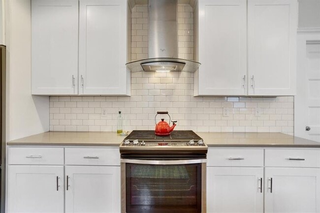 Building Photo - 87 Chester Ave SE