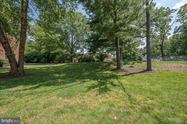 Building Photo - 301 Hanover Ct