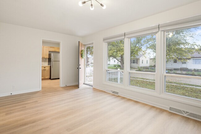 Building Photo - 1003 E Hopkins Dr