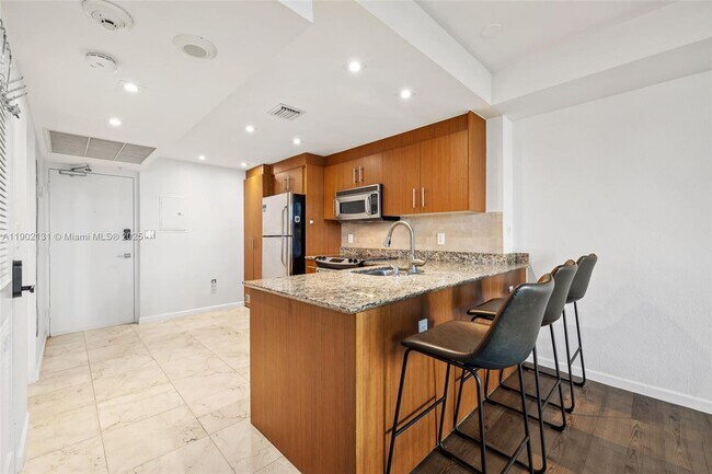 Building Photo - 10275 Collins Ave