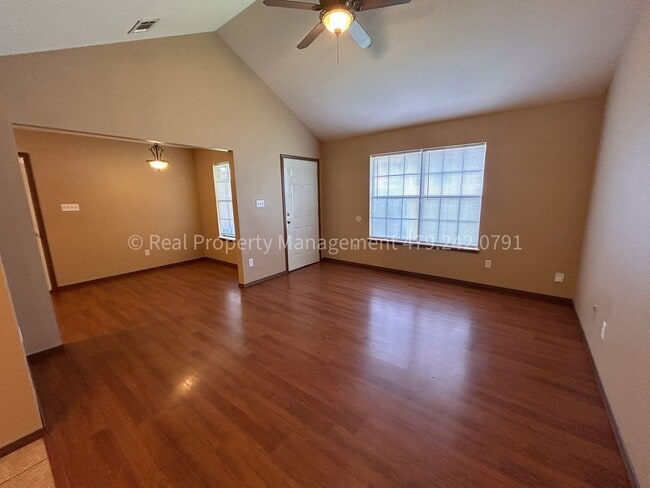 Building Photo - 1001 Trenton Dr