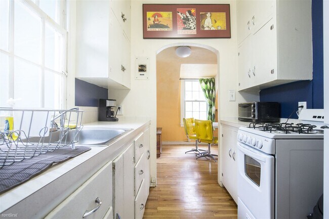 Building Photo - 1 br, 1 bath Duplex - 219 North Shields St...