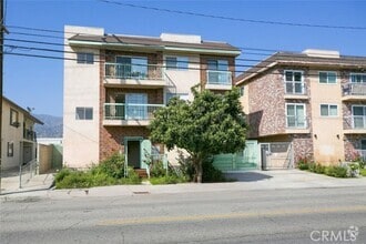 Building Photo - 620 S Lake St