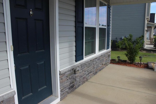 Building Photo - 648 Stonebriar Ave