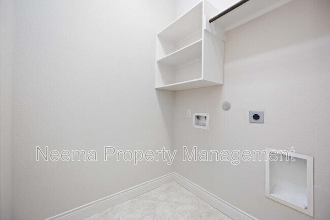 Building Photo - 115 Pine Crest Cir
